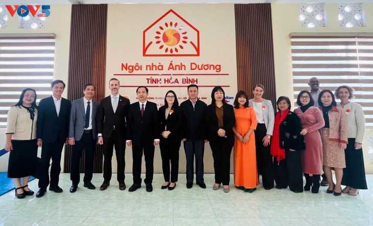 Center to help survivors of gender-based violence opens in Hoa Binh province - ảnh 1