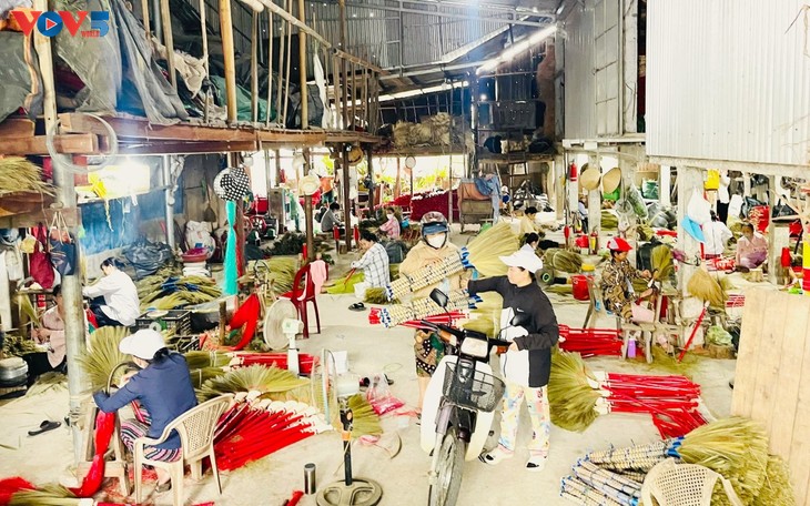 Chiem Son broom-making village preserves local heritage - ảnh 1