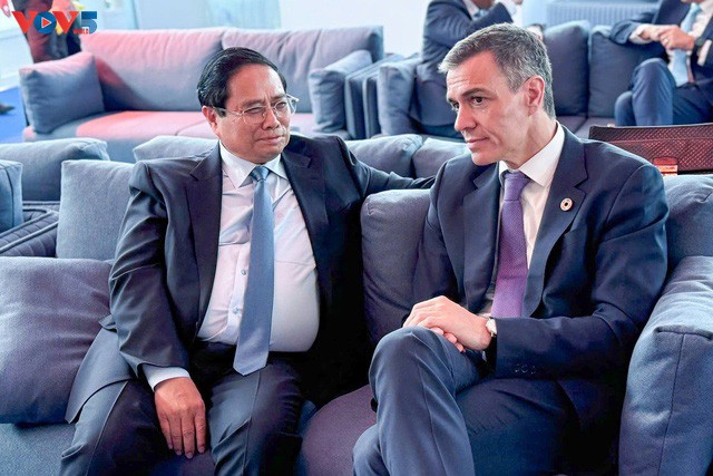 PM Chinh engages in bilateral talks on sidelines of UNOC3 - ảnh 1