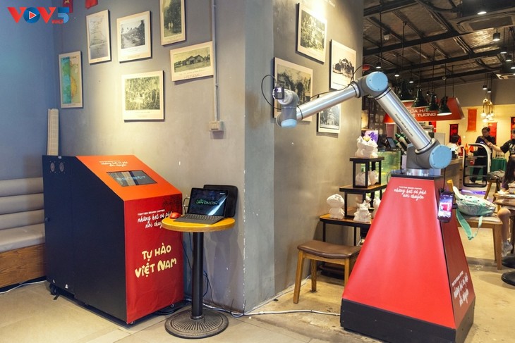Hanoi’s first robot café revolutionizes the coffee experience - ảnh 1