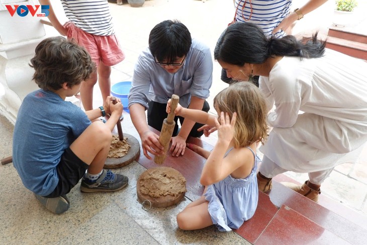 Do paper craft revived in Hanoi’s West Lake area - ảnh 2