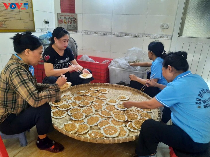Ha Tinh preserves traditional craft of Cu Do candy making - ảnh 1