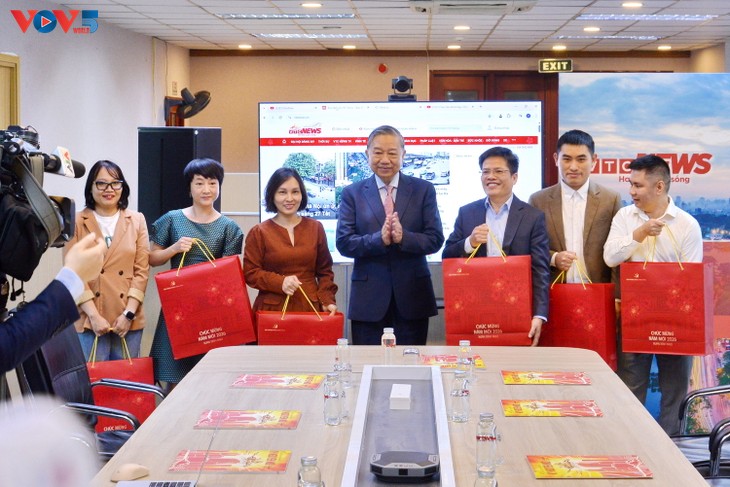 Tổng Bí thư Tô Lâm: Tiếng nói Việt Nam đi cùng vận mệnh dân tộc - ảnh 12