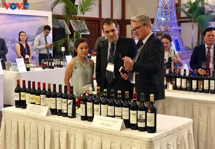 La Sélection officielle 2015 des Crus Bourgeois du Médoc présentée au Vietnam - ảnh 1