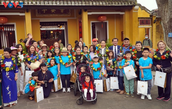 全国各地、新年に外国人観光客を迎える活動が活発 - ảnh 1