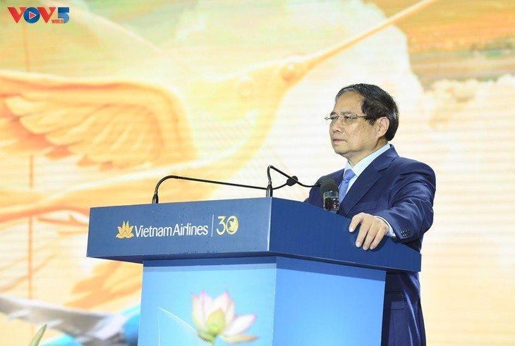 チン首相 ベトナム航空設立30周年記念式典に出席 - ảnh 2