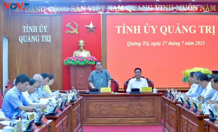 チン首相、中部クアンチ省で発展戦略を協議 - ảnh 1