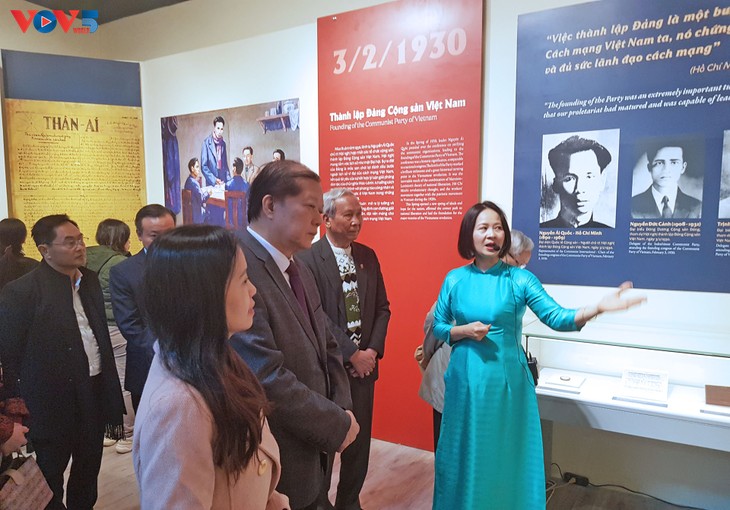 ベトナム 革命の歴史たどる特別展が開幕 - ảnh 1