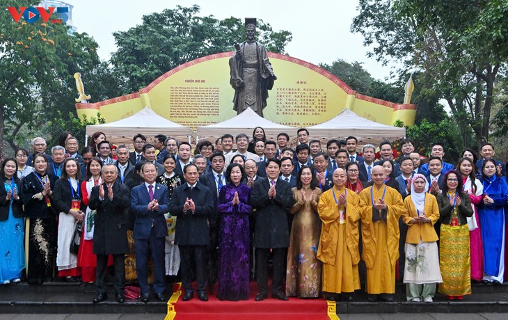 ルオン・クオン国家主席 李太祖像に線香を供える - ảnh 1