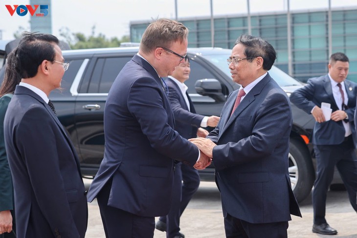 チン首相、ロシア公式訪問を開始 - ảnh 1