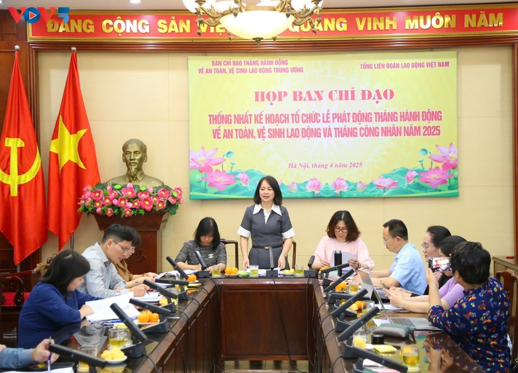 启动劳动卫生安全行动月及2025年工人月 - ảnh 2