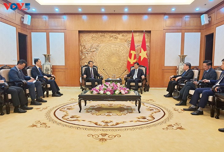 越共中央检查委员会主任阮维玉会见中国驻越大使何炜 - ảnh 1