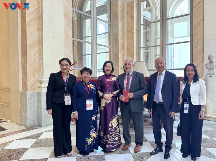 阮氏清在法语国家议会联盟大会（APF）第50次会议期间举行双边会谈 - ảnh 1