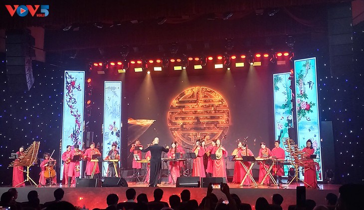 同唱友谊歌·2025越中金曲音乐盛会 - ảnh 1