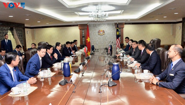 陈青敏与马来西亚国会下议院议长佐哈里·阿卜杜勒举行会谈 - ảnh 2