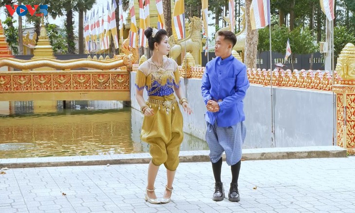 阿迪演唱—高棉族同胞婚礼上独特的音乐 - ảnh 2