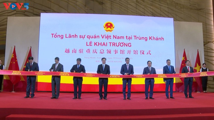 越南驻重庆总领事馆开馆       扩大与中国西部地区的合作 - ảnh 1