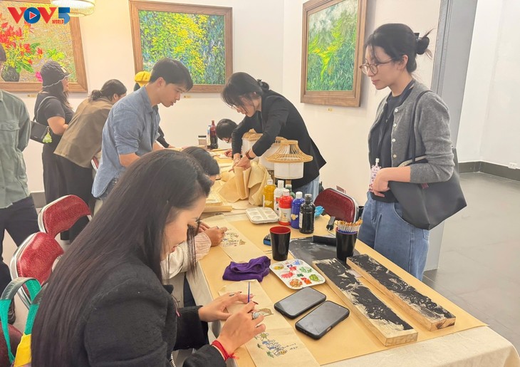 越南美术博物馆首次在夜间向游客开放 - ảnh 1