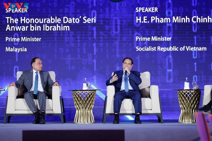 Premierminister nimmt an Diskussionsrunde „Intelligentes Netz: Brücken durch souveräne KI-Zusammenarbeit bauen“ teil - ảnh 1