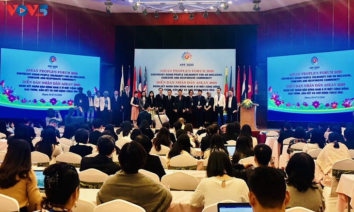 ASEAN-Volksforum 2020: Solidarität zur Reaktion auf globale Herausforderungen - ảnh 1