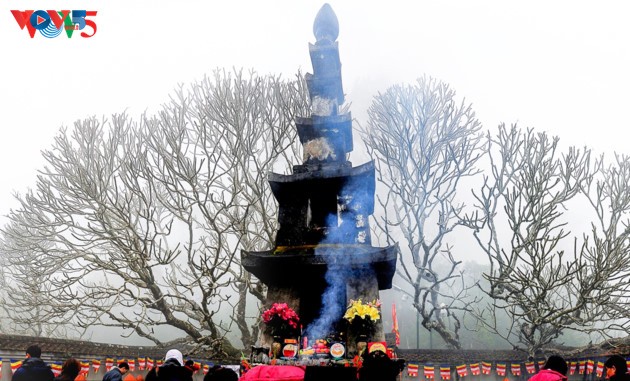 Selar Raja Buddhis Tran Nhan Tong di gunung suci Yen Tu - ảnh 10