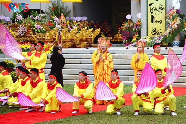 Selar Raja Buddhis Tran Nhan Tong di gunung suci Yen Tu - ảnh 14