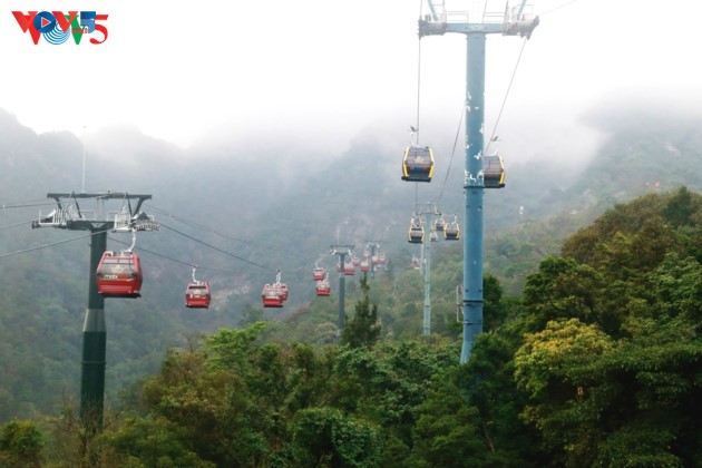 Selar Raja Buddhis Tran Nhan Tong di gunung suci Yen Tu - ảnh 9