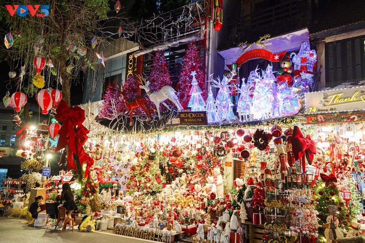 Jalan Hang Ma yang Berwarna-warni Menyambut Hari Natal - ảnh 1