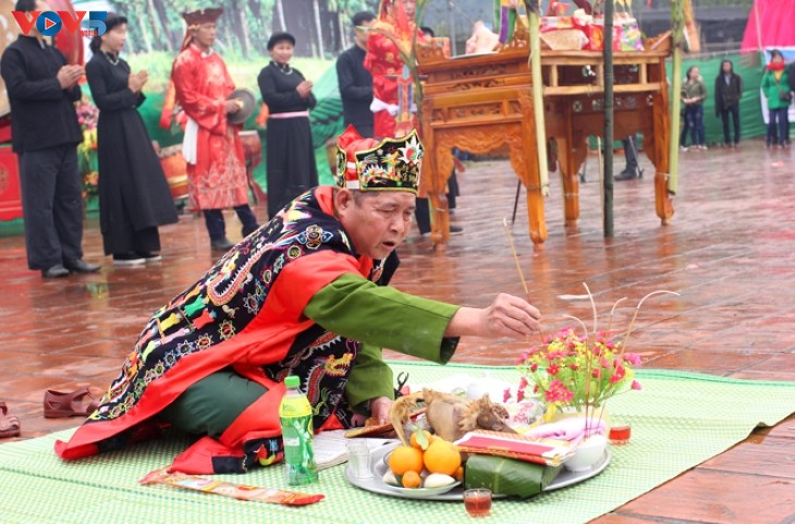Upacara Memohon Musim Panen dari Masyarakat Etnis Minoritas Tay dan Nung di Provinsi Thai Nguyen - ảnh 1