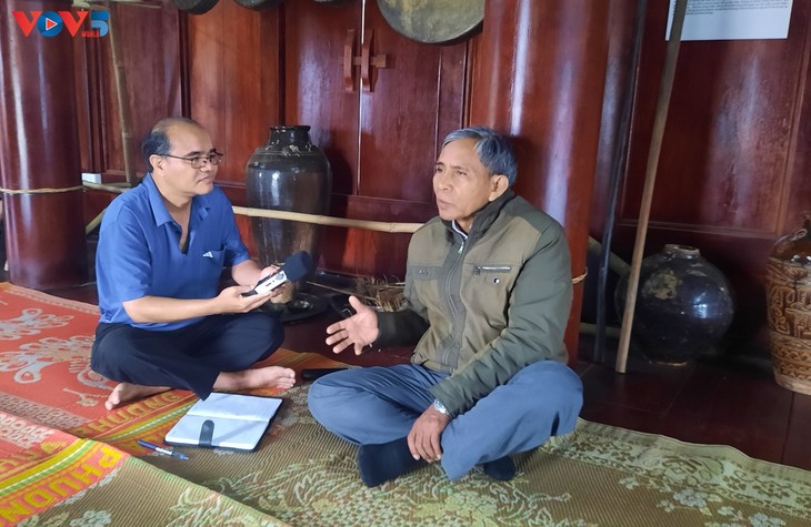 Sesepuh Desa Bapak K’ Keo – Api yang Menjaga Kebudayaan dan Mengaitkan Komunitas Etnis Minoritas K’Ho - ảnh 2