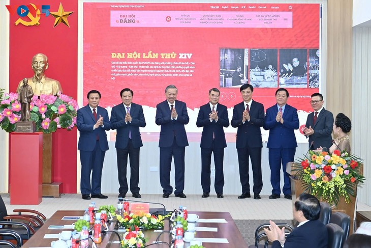 Memfasilitasi Sahabat-Sahabat Internasional untuk Mengakses Garis Politik dan Kebijakan Partai dan Negara Vietnam - ảnh 1