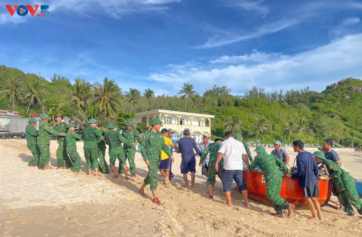 Topan Kalmaegi Memasuki Laut Timur, Provinsi-Provinsi di Vietnam Tengah Bersiap Menghadapinya - ảnh 2