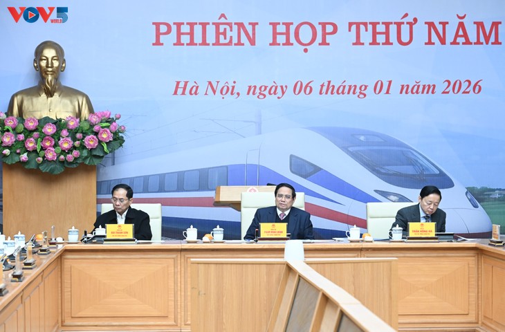 PM Pham Minh Chinh Minta Fokuskan Kepemimpinan, Kekuatan, Sumber Daya  pada Proyek-Proyek Kereta Api - ảnh 2