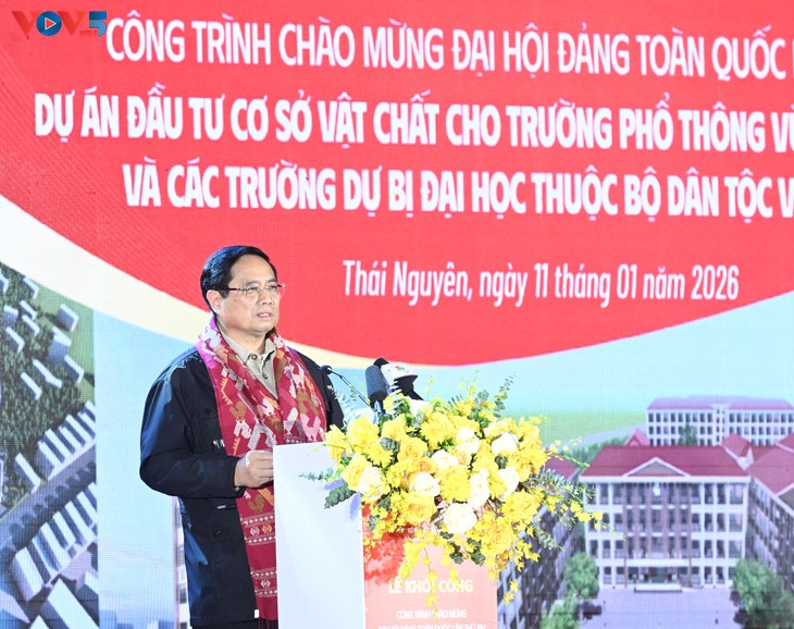 PM Pham Minh Chinh Hadiri Upacara Peletakan Batu Pertama Tiga Proyek Investasi pada Fasilitas untuk Sekolah Spesialis - ảnh 2