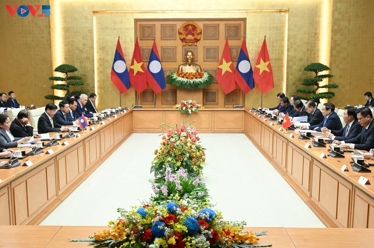Menjadikan Kerja Sama Ekonomi Sebagai Pilar yang Kuat dalam Hubungan Vietnam-Laos - ảnh 1
