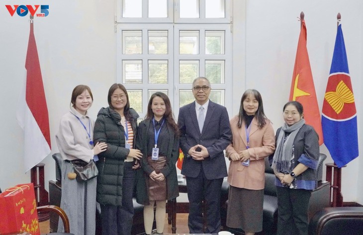 Duta Besar Baru Indonesia, Adam Tugio, Berkomitmen Mendorong Hubungan Vietnam - Indonesia - ảnh 4