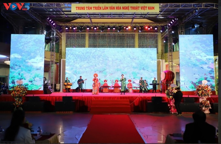 Beragam Kegiatan Budaya dan Seni yang Khas dalam Festival Musim Semi Tahun Kuda 2026 - ảnh 2