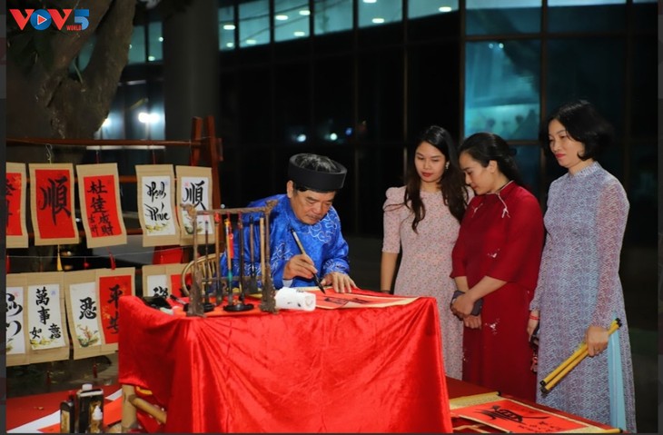 Beragam Kegiatan Budaya dan Seni yang Khas dalam Festival Musim Semi Tahun Kuda 2026 - ảnh 3