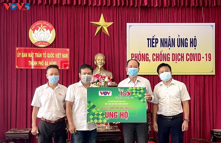 VOV trao quà “San sẻ yêu thương- Đồng hành chống dịch” tại các tỉnh miền Trung - ảnh 1