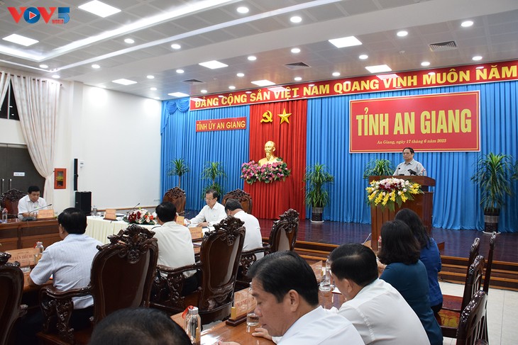 Thủ tướng Phạm Minh Chính làm việc với Ban Thường vụ Tỉnh ủy An Giang - ảnh 2