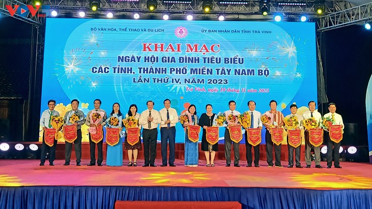 Ngày hội Gia đình tiêu biểu các tỉnh, thành phố miền Tây Nam Bộ  - ảnh 2