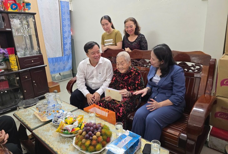 Lãnh đạo Đảng, Nhà nước thăm, tặng quà gia đình chính sách, người có công nhân Ngày Thương binh – Liệt sỹ - ảnh 1