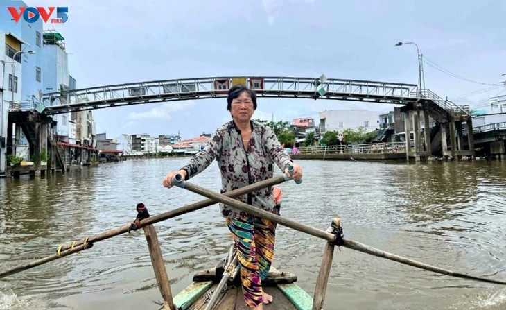 Phố xá vang tiếng gọi đò - ảnh 2