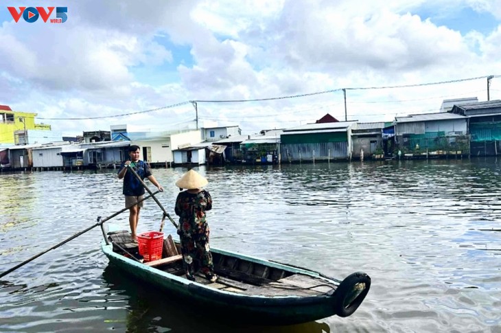 Phố xá vang tiếng gọi đò - ảnh 1