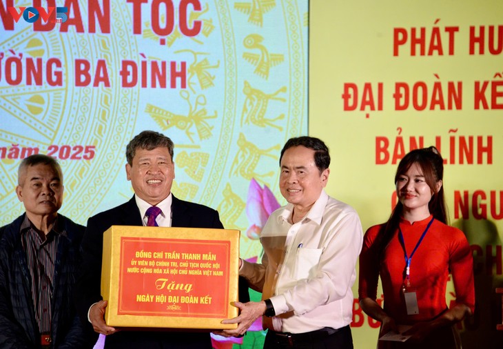 Tổng Bí thư, Chủ tịch Quốc hội dự Ngày hội đại đoàn kết toàn dân tộc tại phường Ba Đình, Hà Nội - ảnh 2