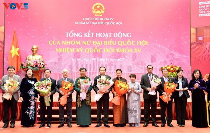 Chủ tịch Quốc hội dự Lễ Tổng kết hoạt động của Nhóm nữ đại biểu Quốc hội Khóa XV    - ảnh 2