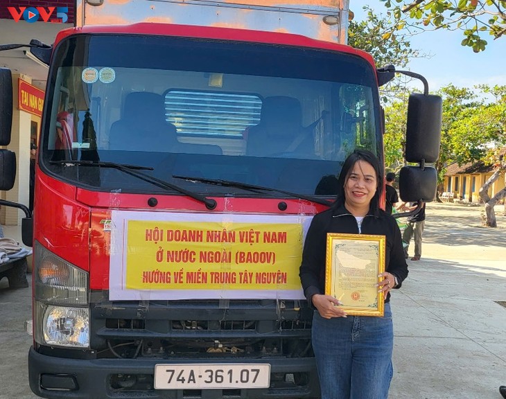 Hiệp hội Doanh nhân Việt Nam ở nước ngoài hỗ trợ bà con vùng lũ Phú Yên - ảnh 1