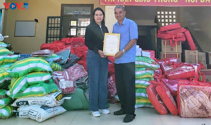 Hiệp hội Doanh nhân Việt Nam ở nước ngoài hỗ trợ bà con vùng lũ Phú Yên - ảnh 2