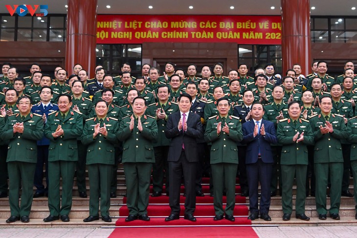 អនុវត្តន៍ជាក់ស្តែងរាល់ដំណោះស្រាយ ដើម្បីកសាងខឿនការពារជាតិក្នុងប្រជាជនទាំងមូលកាន់តែរឹងមាំនិងទំនើប  - ảnh 2