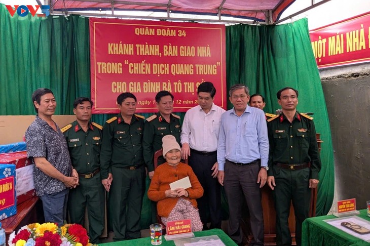 ប្រគល់ផ្ទះដំបូងនៅក្នុង “យុទ្ធនាការ Quang Trung” នៅខេត្តយ៉ាឡាយ - ảnh 1